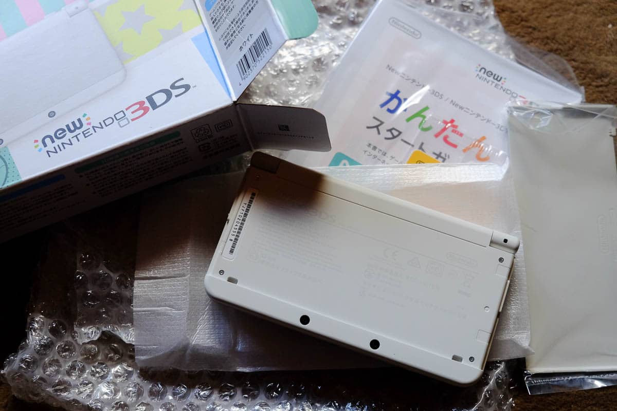 japanese new 3DS white-4