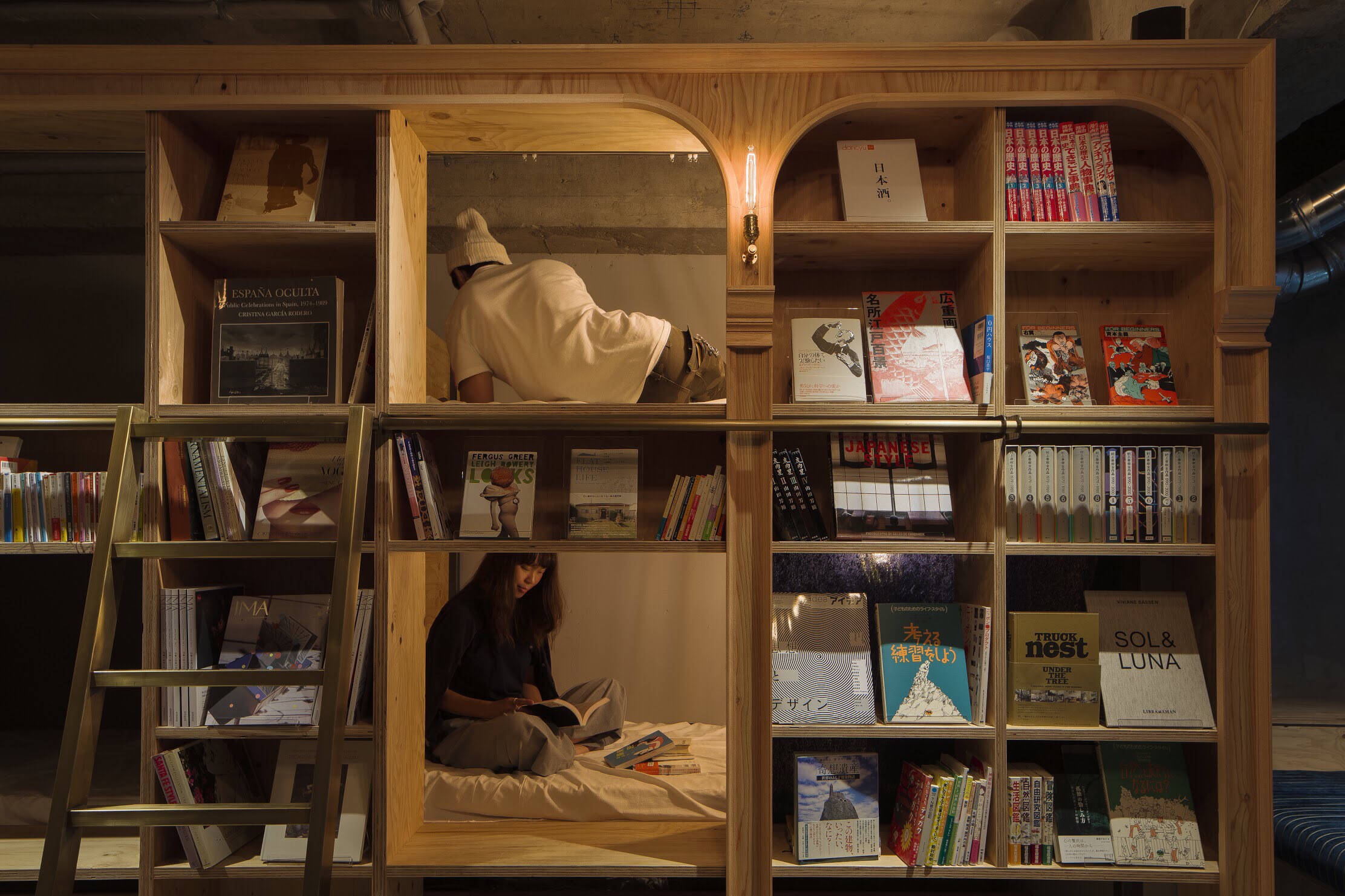 A Japanese manga hostel that looks like a comic book store